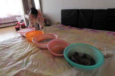 天水楼上漏水，住户失联，小区没物管，业主维权难！律师来支招……